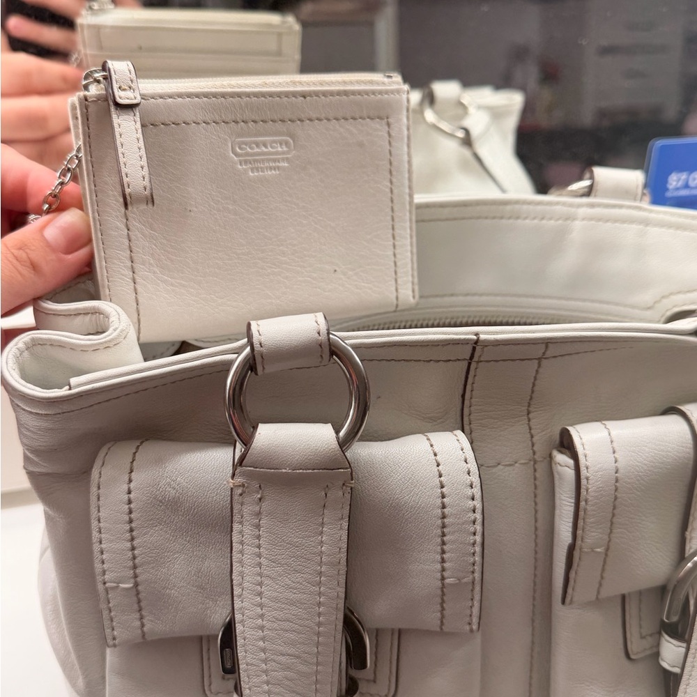 Coach White Leather Shoulder Bag With Coin Purse - Picture 4 of 5